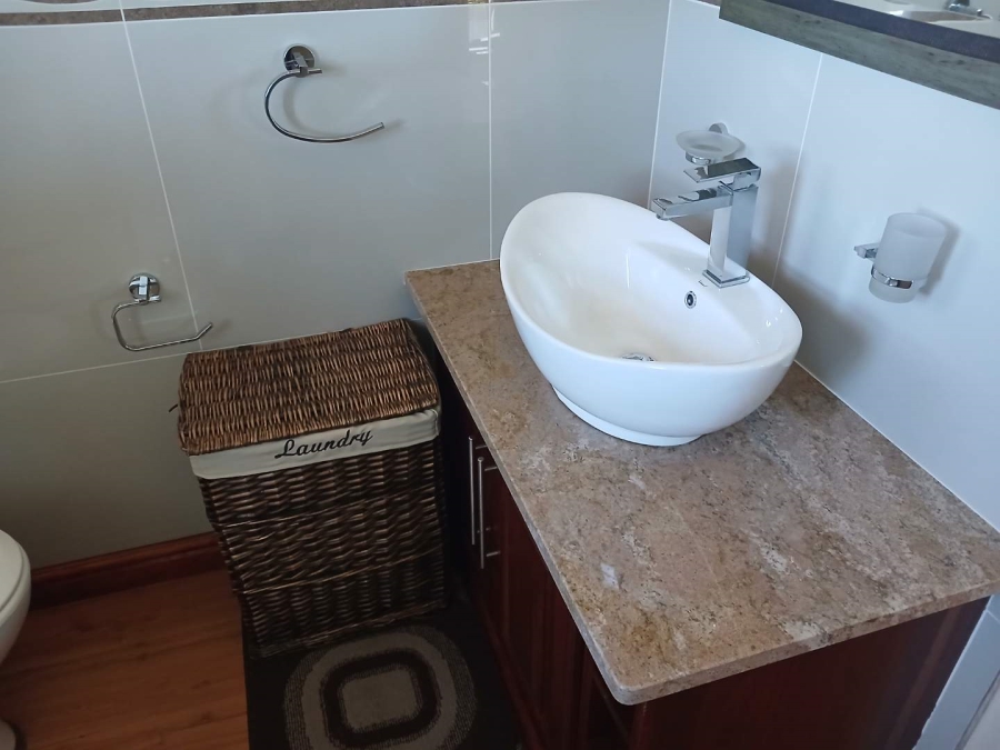 5 Bedroom Property for Sale in Blueberry Hill Western Cape